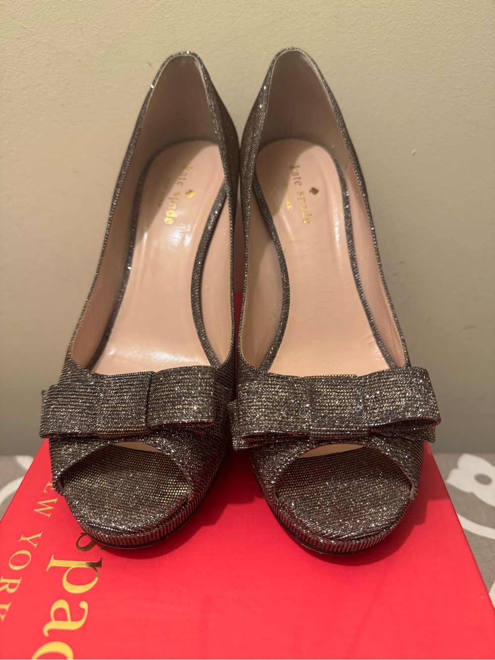 Kate Spade Felisha Bronze Lurex Glitter Bow Peep Toe Pumps Heels Made in Italy